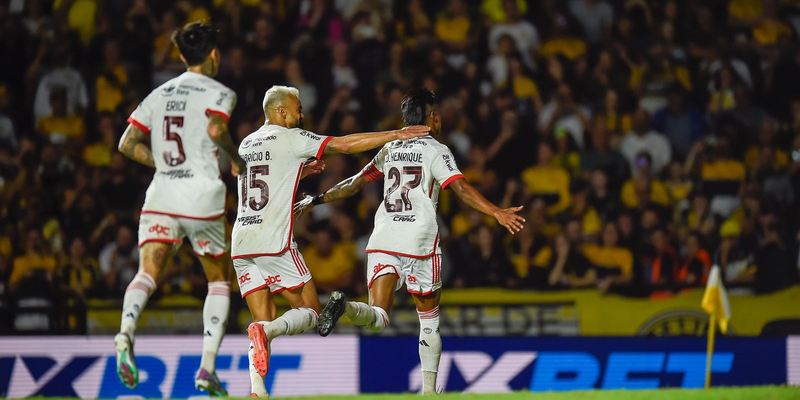 flamengo-bate-criciuma-e-ajuda-fluminense-na-luta-contra-rebaixamento